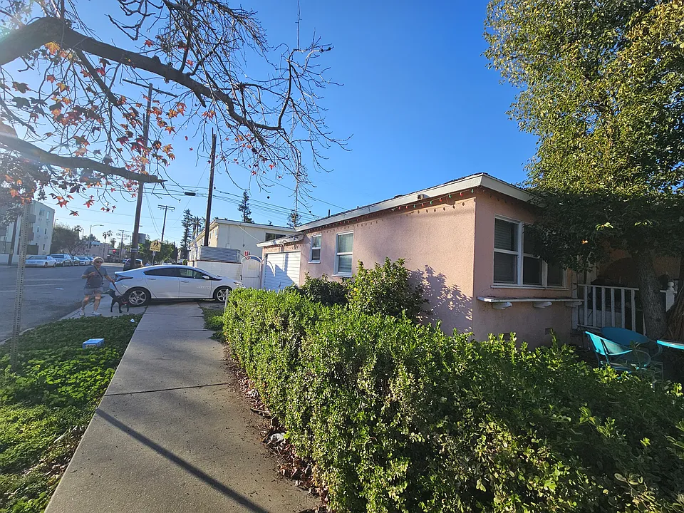 6251 Canby Ave