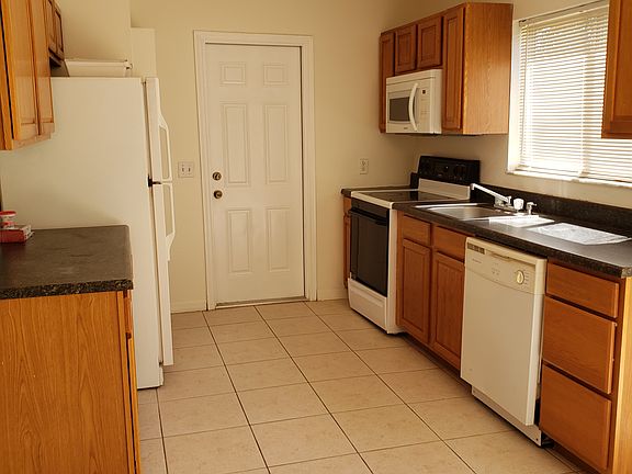 3rd image of 2872 SE Leigh Ave