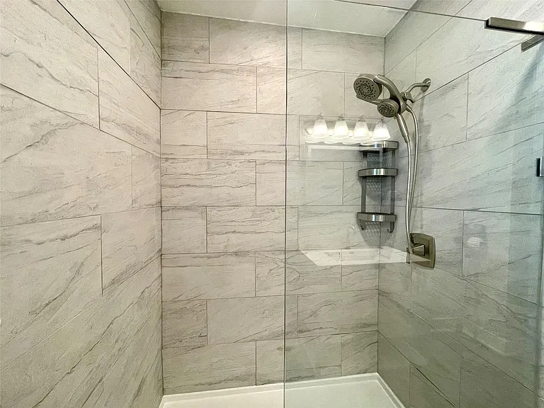 807 E Riverside Dr #B — Photo 14