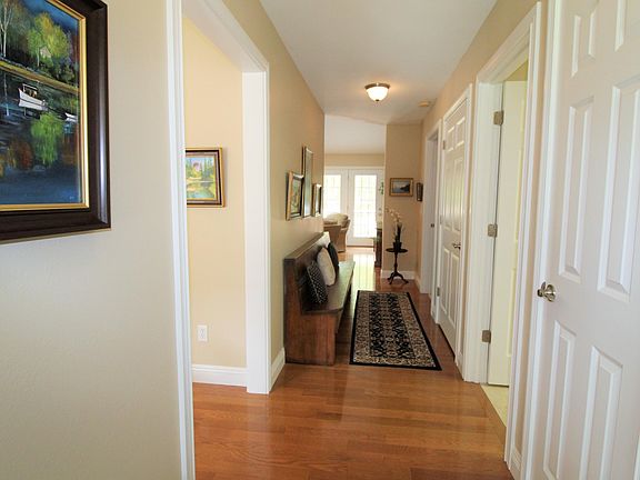 3rd image of 146 Lakeside Dr