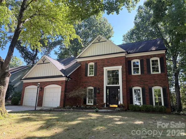 6705 Elmstone Dr, Charlotte, NC 28277