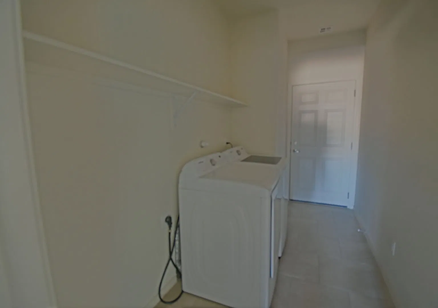 Great 3 Bedroom 2 Bath 2 Car Garage ! — Photo 2