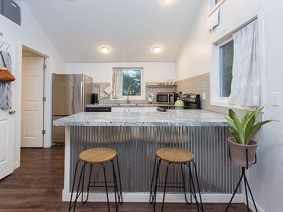3rd image of 432 Ogden Ave