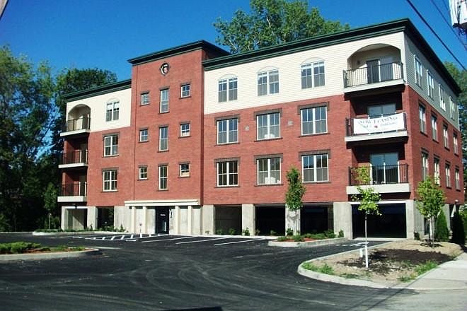 Clock Tower Square
2 bedroom/2 bathroom/ plus office
1200 square feet!