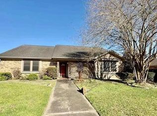 1218 Meadowridge Dr, Beaumont, TX 77706