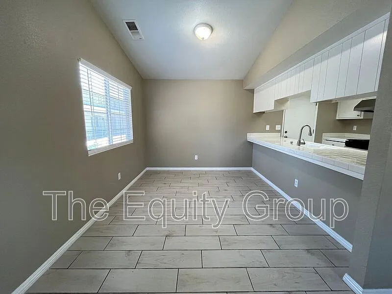 3 bed, 2.0 bath, 925 sqft, $1,500 — Photo 3