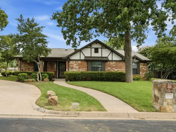 521 W Louella Dr, Hurst, TX 76054