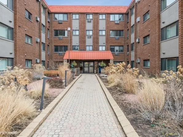 2021 S Wolf Rd #2-210, Hillside, IL 60162