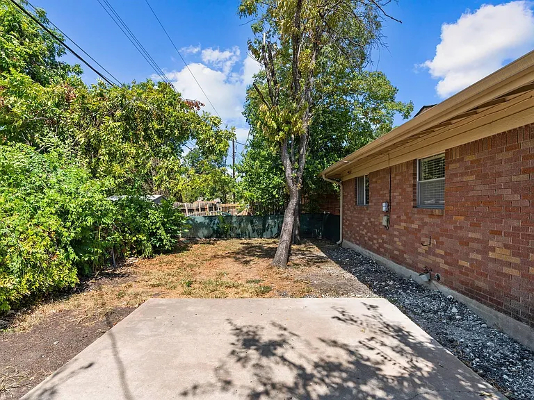 2205 Lanier Dr #B — Photo 14