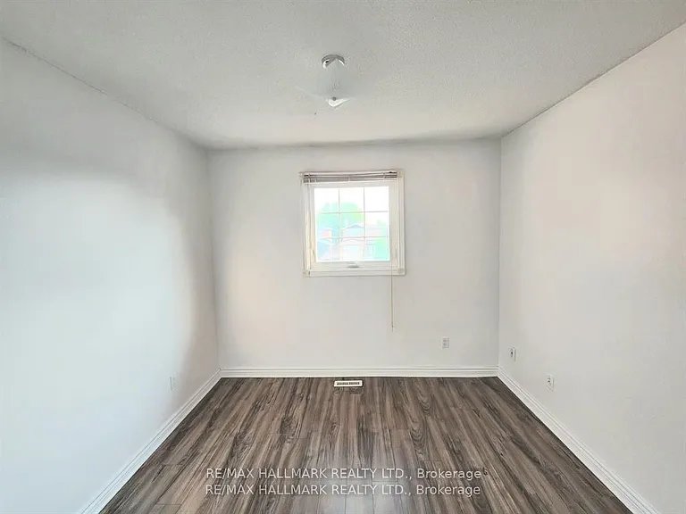 71 Ecclestone Dr #UPPER — Photo 9