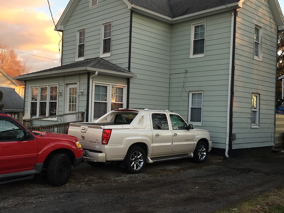 2nd image of 560 Berdan Pl