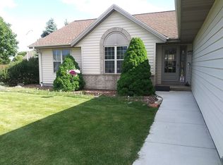 11609 W Chapman Ave, Greenfield, WI 53228