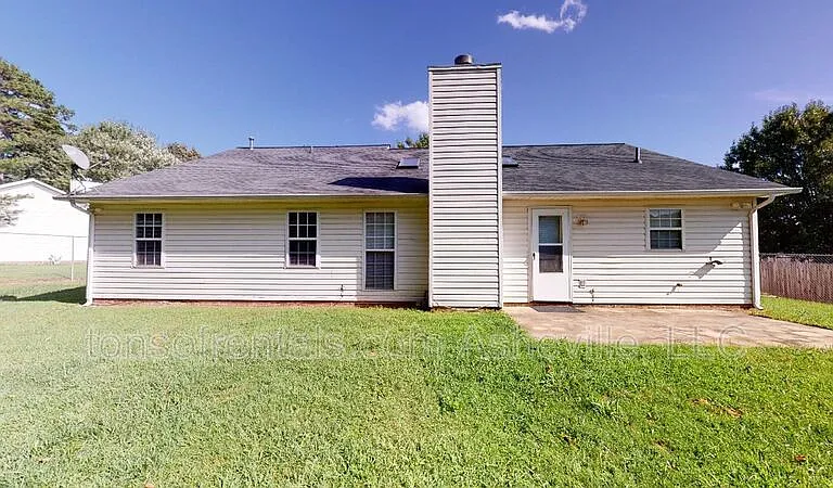 105 Sandpiper Ct — Photo 2