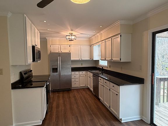 Kitchen with eat in dining area