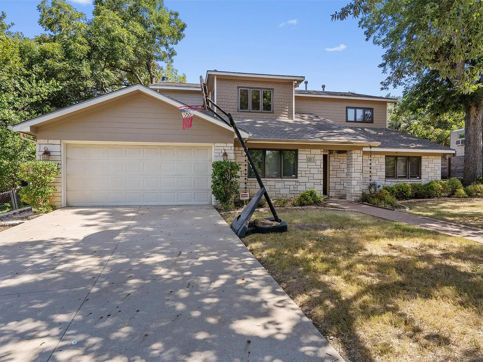 6 bed, 4.5 bath, 3567 sqft, $3,995 — Photo 1