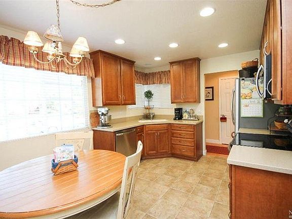 4th image of 833 Scottsdale Dr