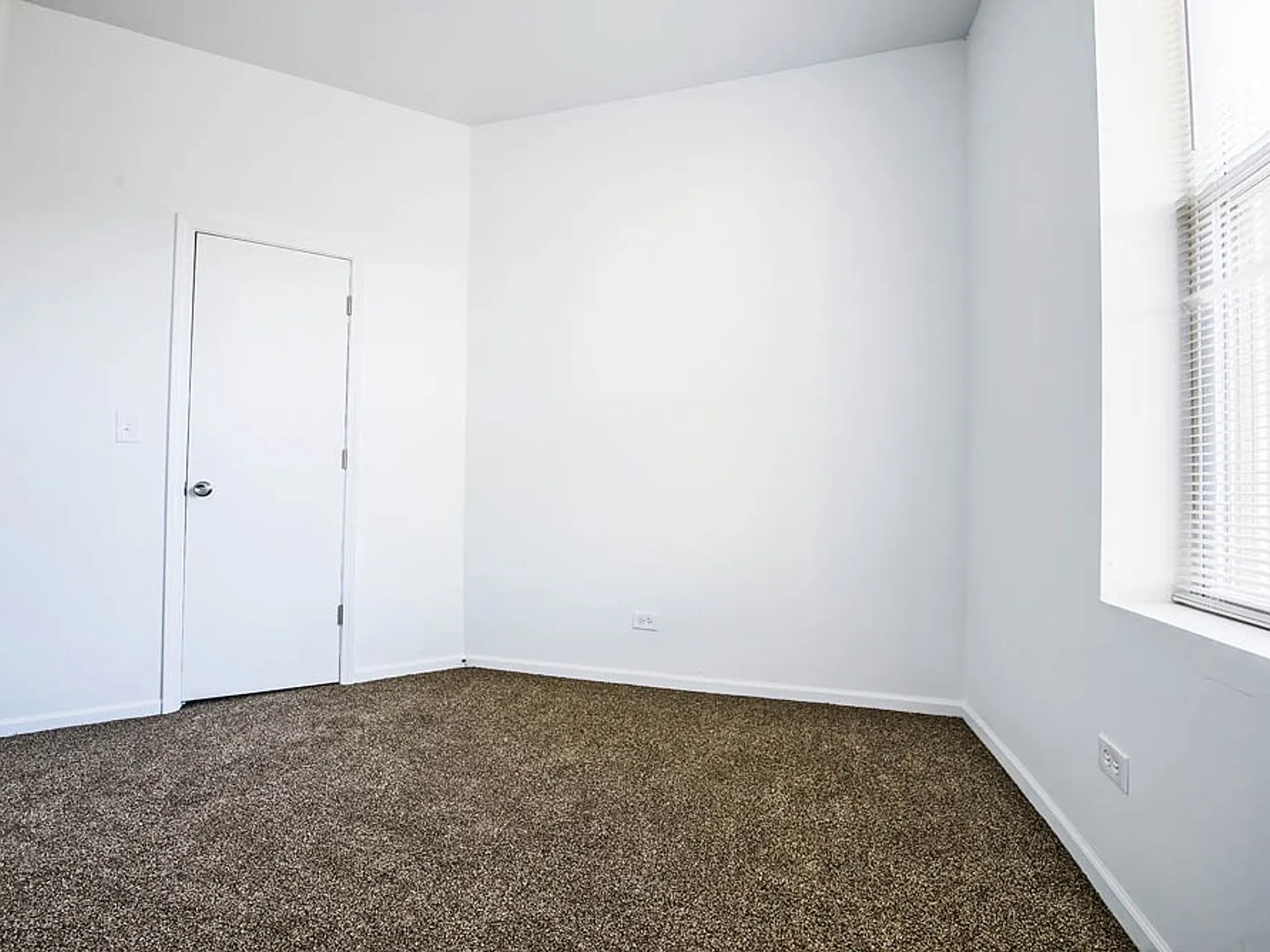 3560 W Cermak — Photo 4