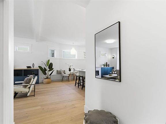 4th image of 1915 Fernwood Rd #3