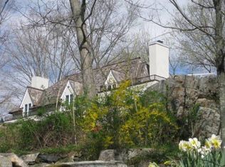 146 Valley Rd, Cos Cob, CT 06807