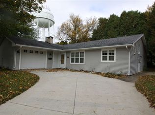 120 Tower Dr, Manchester, IA 52057