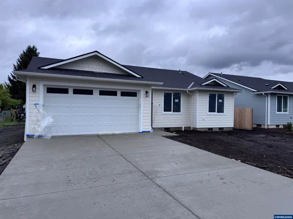 1027 42nd Ave, Sweet Home, OR 97386