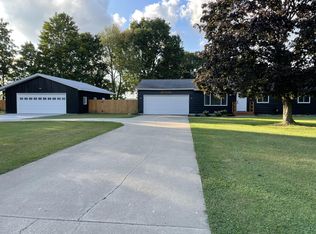 22212 N Angling Rd, Constantine, MI 49032