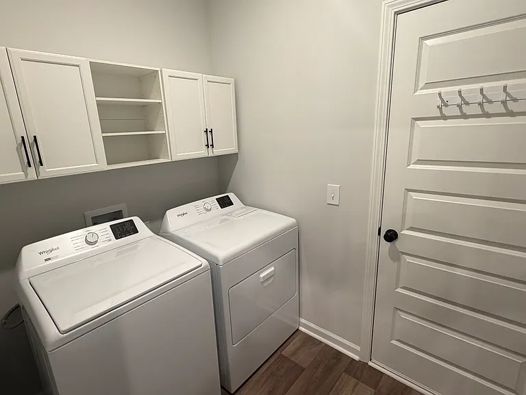 516 Crimson Pointe Dr — Photo 31