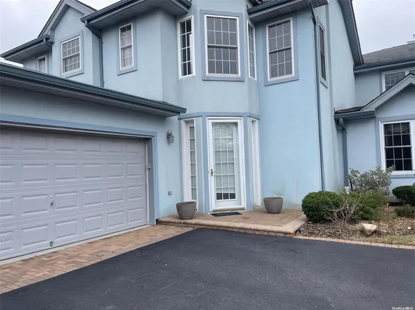 592 Bardini Drive #592, Melville, NY 11747