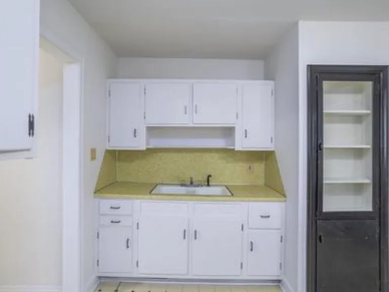 1016 Tabor St — Photo 5