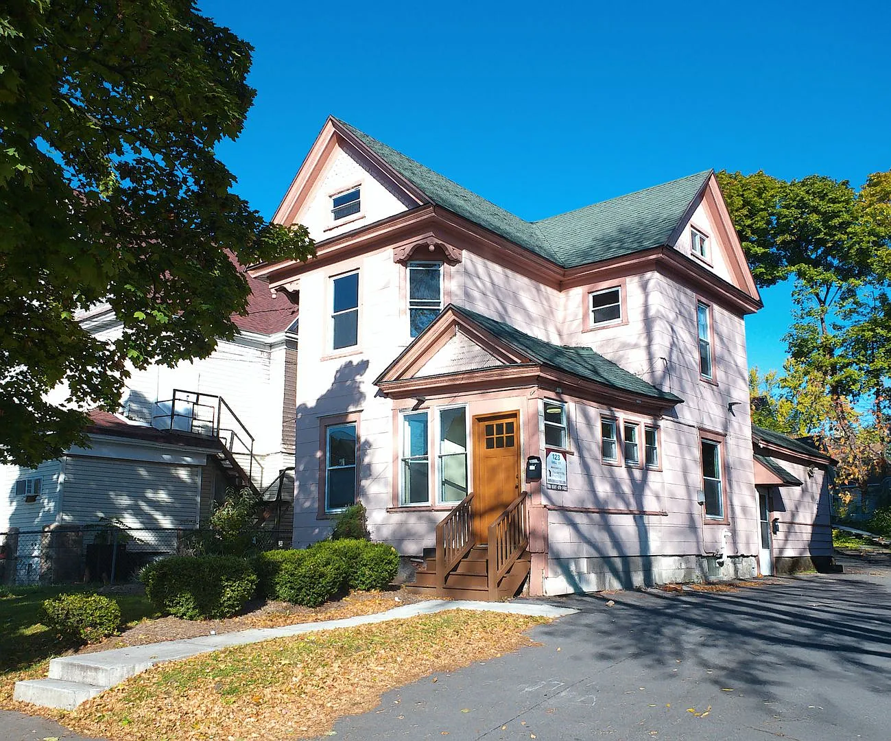 123 Dell Street Apt 1F - Available 7/1/27 - Two level apartment — Photo 1