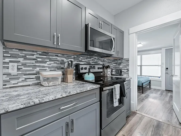 412 Drew St #4 — Photo 6