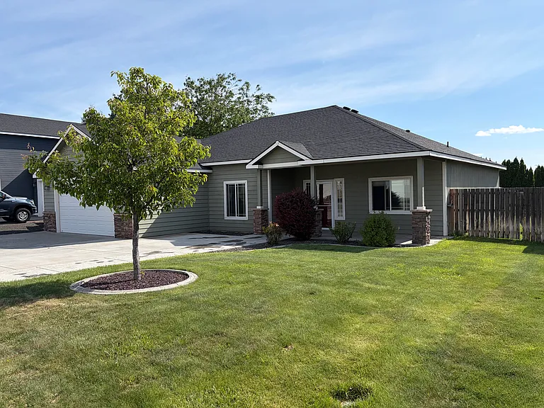 2260 Meridian Ave — Photo 1