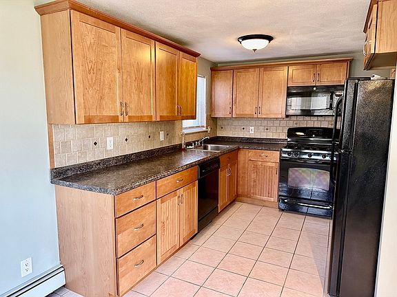 4th image of 37 Kingston St #37