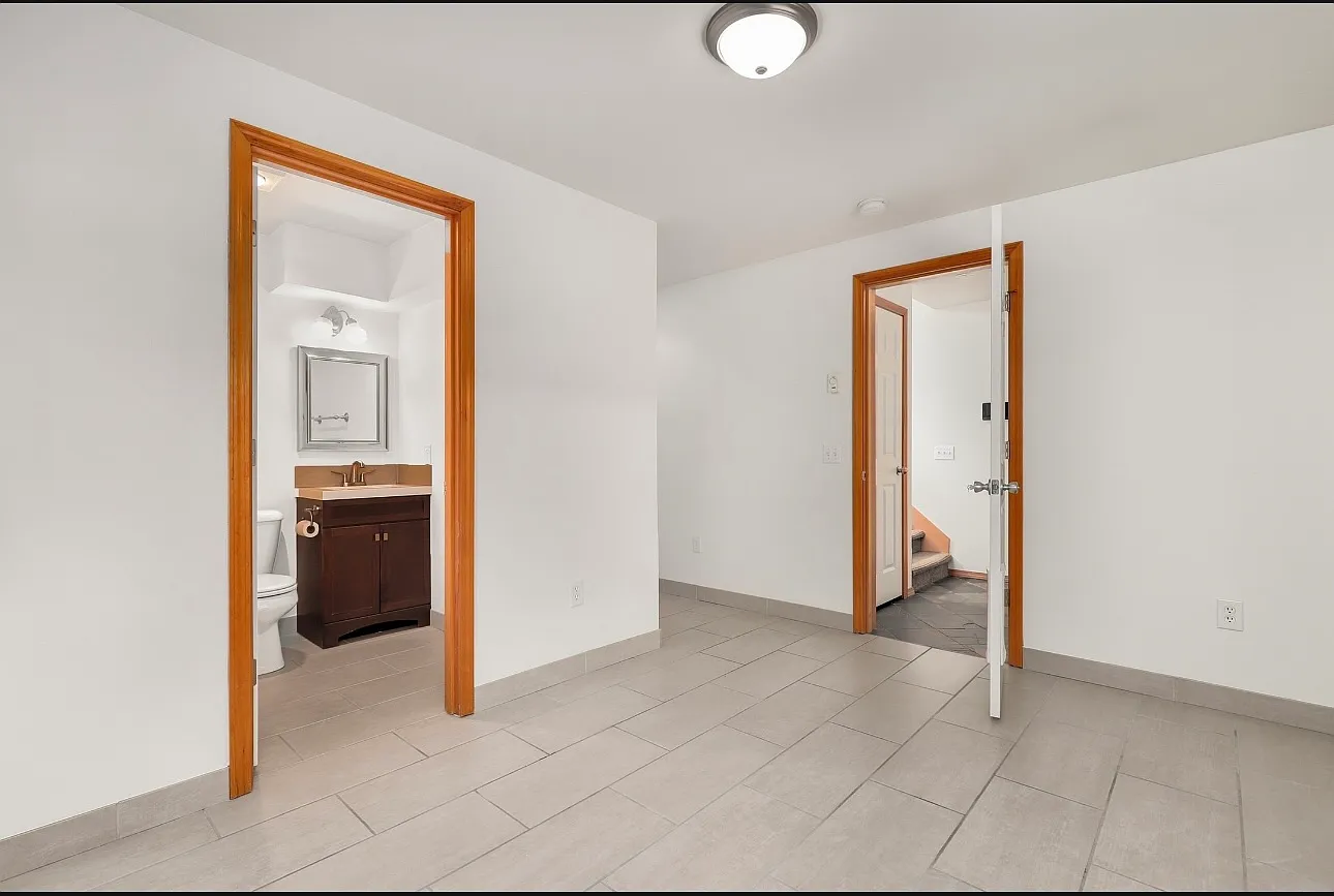 3 bed, 3.5 bath, 1820 sqft, $4,190 — Photo 3