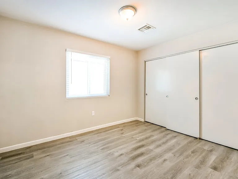 521 N Redrock St — Photo 14