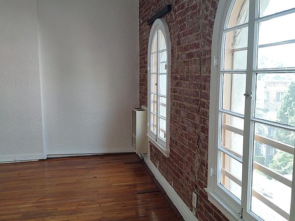 5th image of 2034 Argyle Ave APT 301