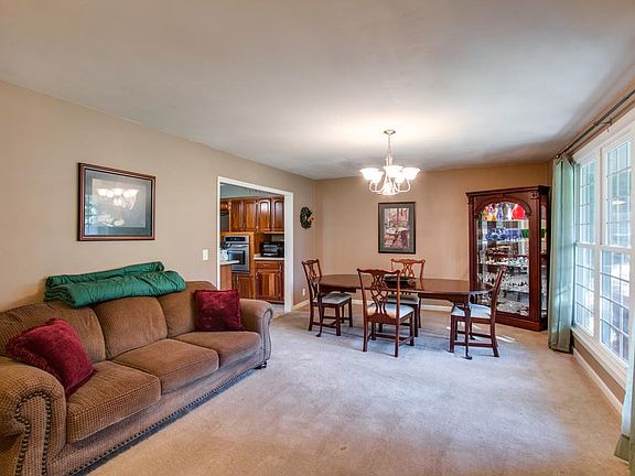 3rd image of 132 East Dr
