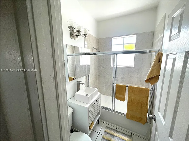 1611 Michigan Ave #27 — Photo 14