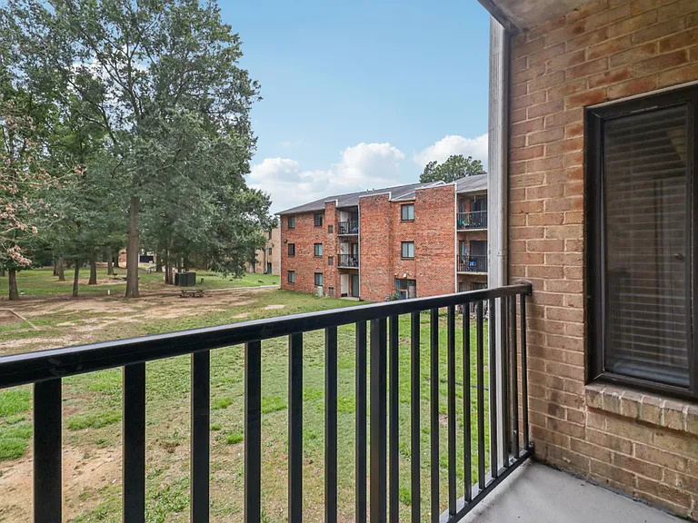 Mallard Courts Apartments — Photo 23