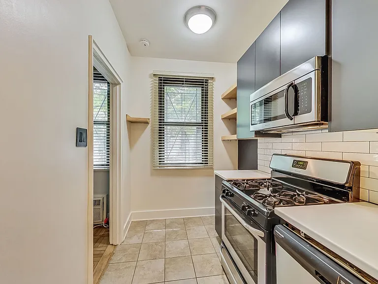 1010 25th St NW #101 — Photo 11