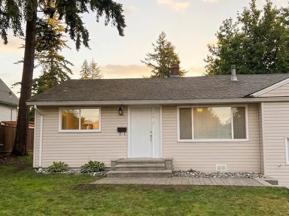 14032 Grosvenor Rd, Surrey, BC V3R 5G5