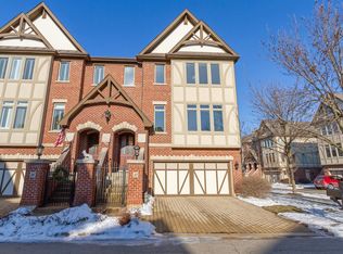 32 Bluestone Dr, St Charles, IL 60174