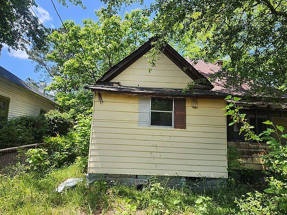 3rd image of 40 Edwards St