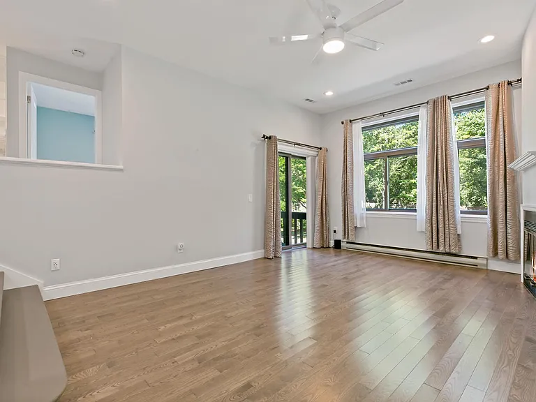 343 N Greeley Ave — Photo 11