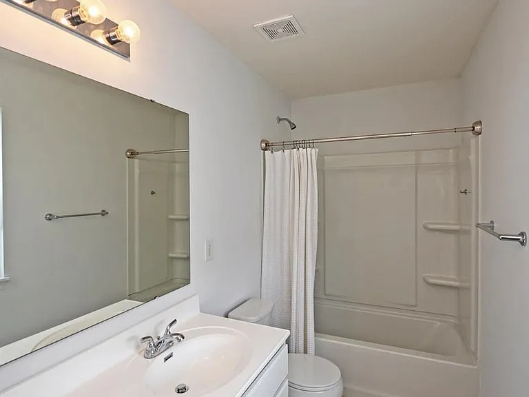 5595 Noble Ct — Photo 36