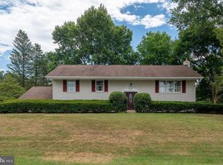 208 Hillcrest Ln, Elizabethtown, PA 17022