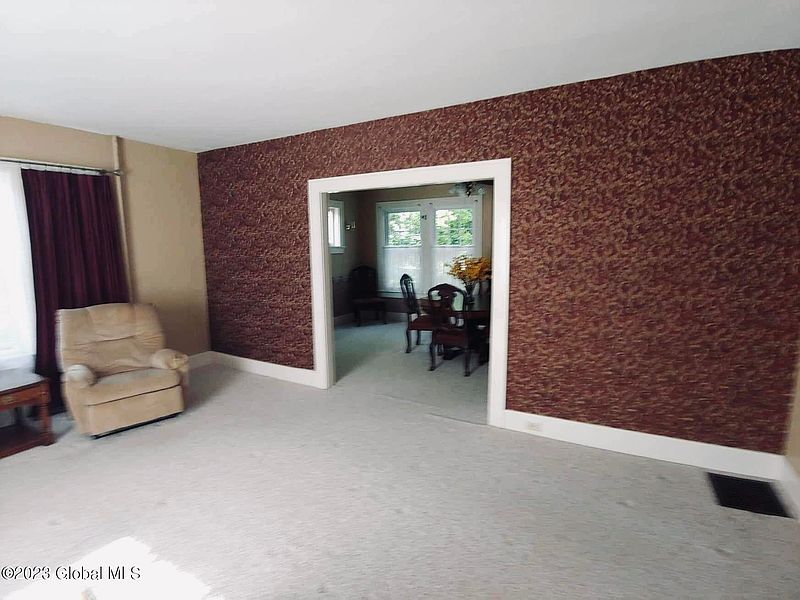 4th image of 224 Kingsboro Avenue