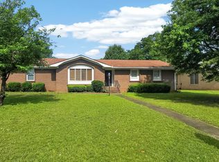 709 Meadowridge Dr, Warner Robins, GA 31093