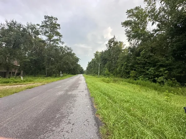 210 Riverside Cir, Wewahitchka, FL 32465