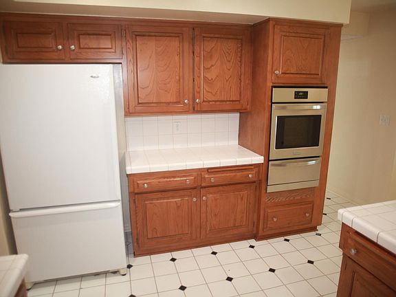3rd image of 13932 Emelita St
